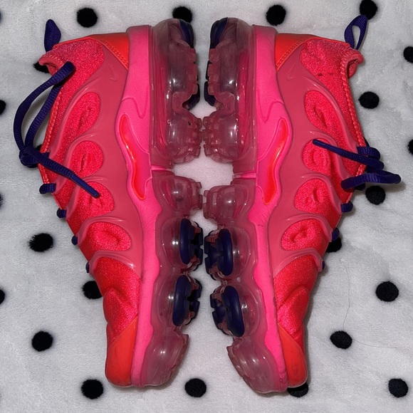 Hot Pink Nike Air Vapormax Plus - Picture 2 of 5